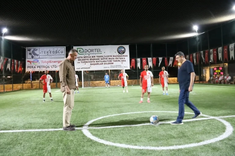 Yenipazar’da Mahmut Öz Halı Saha Turnuvası başladı