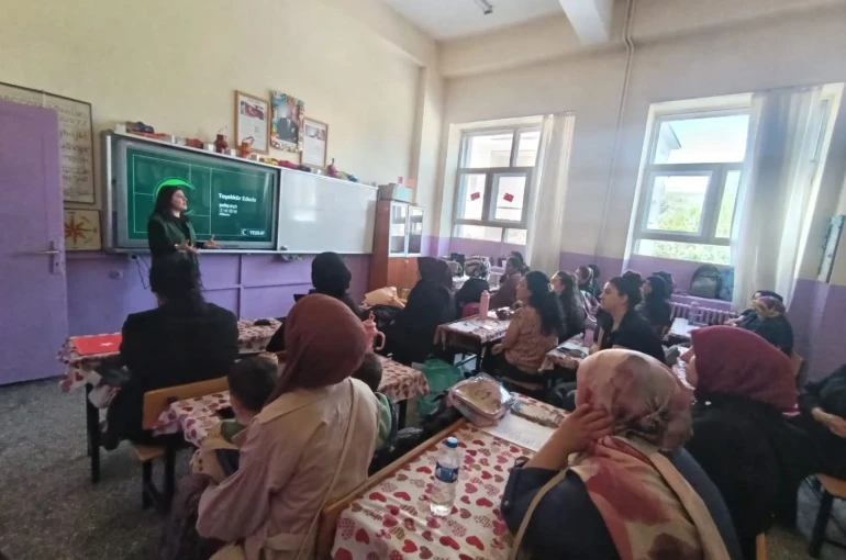 Yeşilay Kars Şubesi’nden velilere bağımlılıkla mücadele eğitimi