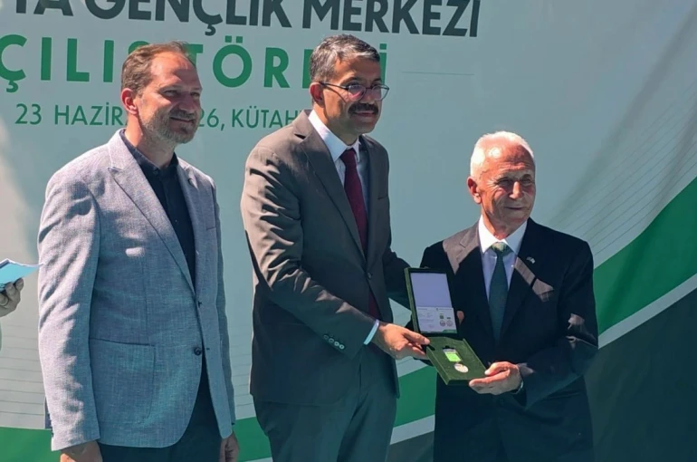 Yeşilay Onursal Başkanı Nuri Çetin: "Gençliğe yapılan yatırım geleceğe yapılan yatırımdır" 