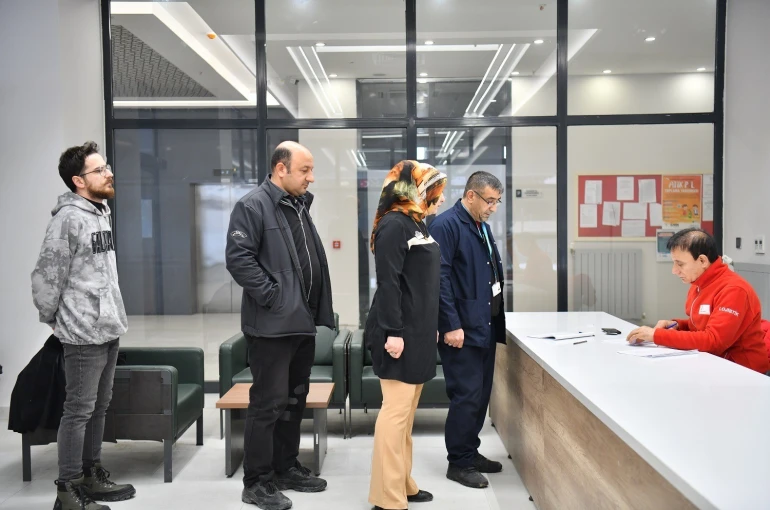 Yeşilyurt Belediyesi personelinden Kızılay’a anlamlı destek