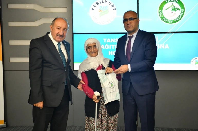 Yeşilyurt Belediyesi’nden ihtiyaç sahibi yaşlılara tansiyon aleti desteği