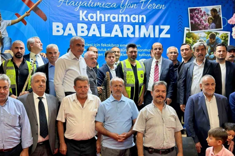 Yeşilyurt Belediyesinden mahalle muhtarlarına "Babalar Günü" vefası