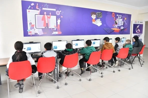 Yeşilyurt Mesleki Eğitim ve Yaşam Merkezi’nde kurslar tüm hızıyla sürüyor