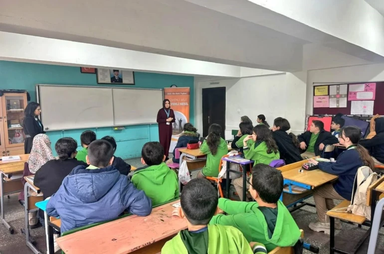 Yeşilyurt’ta "Güvenli aile, güvenli nesil" projesiyle geleceğe güvenli adımlar atlıyor