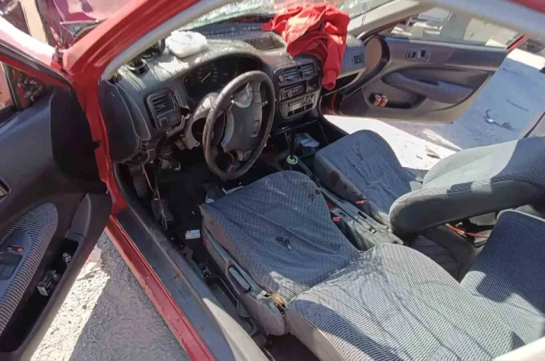 Yığılca yolunda otomobil kamyonete çarptı: 1 yaralı 