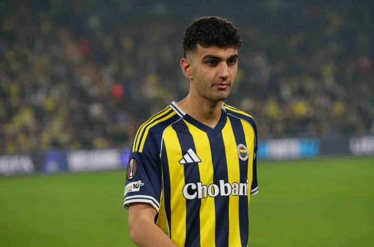 Yiğit Efe Demir, maça devam edemedi