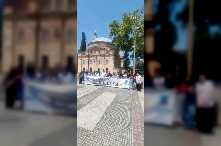 Yıldırımlı gençler tarihi yerinde keşfediyor