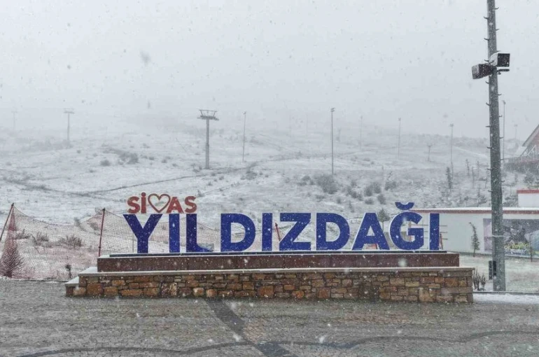 Yıldız Dağı beyaz gelinliğini giydi, kayak merkezi havadan görüntülendi
