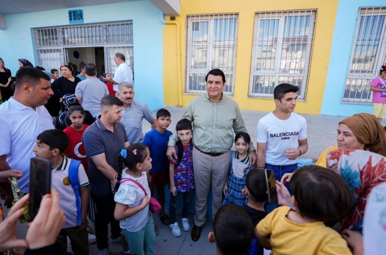 Yılmaz yeni Eğitim-Öğretim yılını öğrencilerle karşıladı