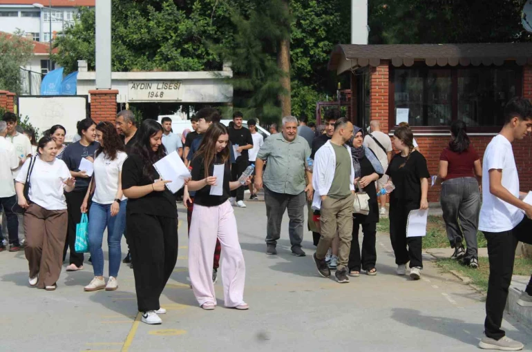 YKS maratonunda manzara değişmedi, geç kalanlar sınava alınmadı