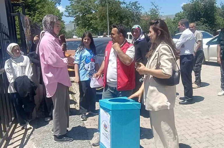 YKS sonrası anlamlı dayanışma: Kalem ve silgiler köy okullarına ulaştırılacak