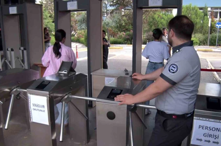 YKS’ye geç kalan adaylar panik yaşadı