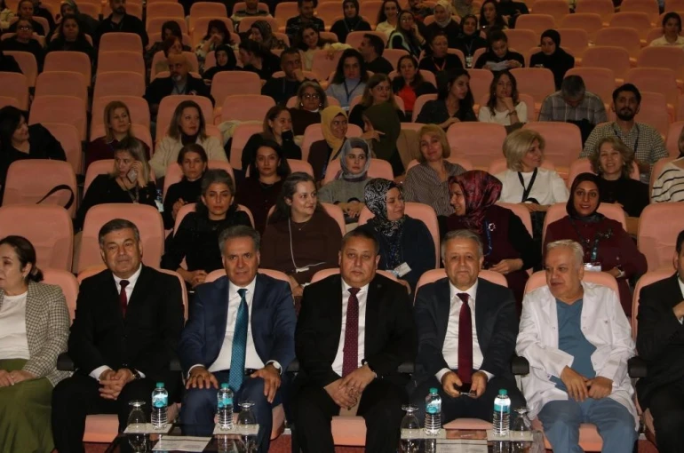 "Yoğun Bakım Hemşireliğinde Güncel Yaklaşımlar" sempozyumu düzenlendi
