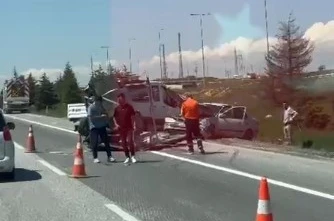 Yol şeridi çeken araca otomobil çarptı