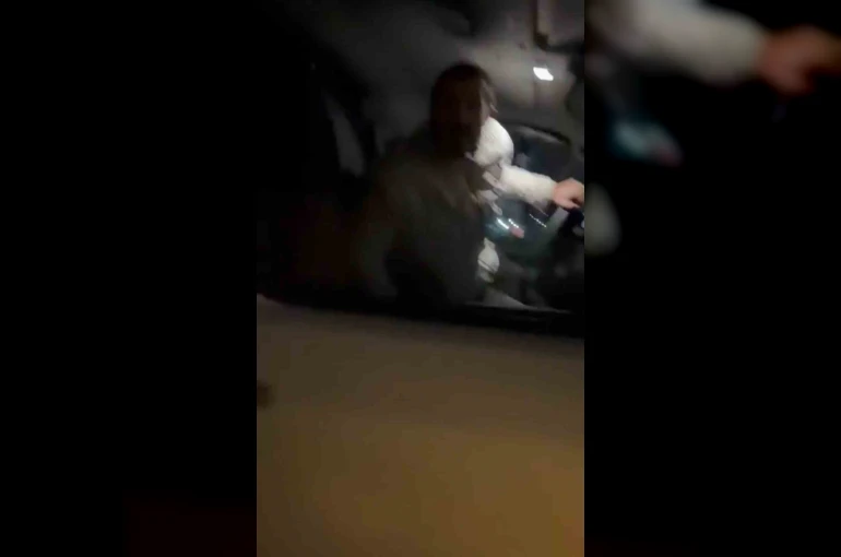 Yol verme tartışmasında 2 kişiyi bıçakla yaralayan şahıs yakalandı