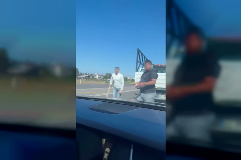 Yol verme tartışmasında sopalı saldırıdan kaçarak kurtuldular 