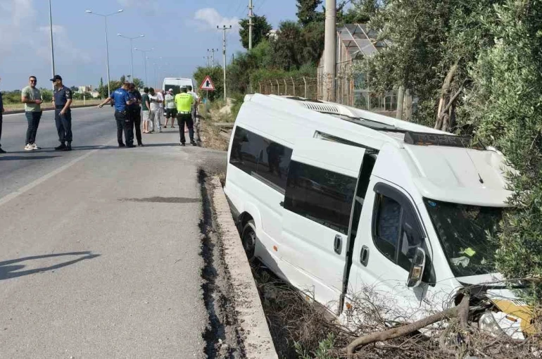Yolcu minibüsünde dehşet anları kamerada: Kaçırdığı minibüsle kaza yapıp öldü 
