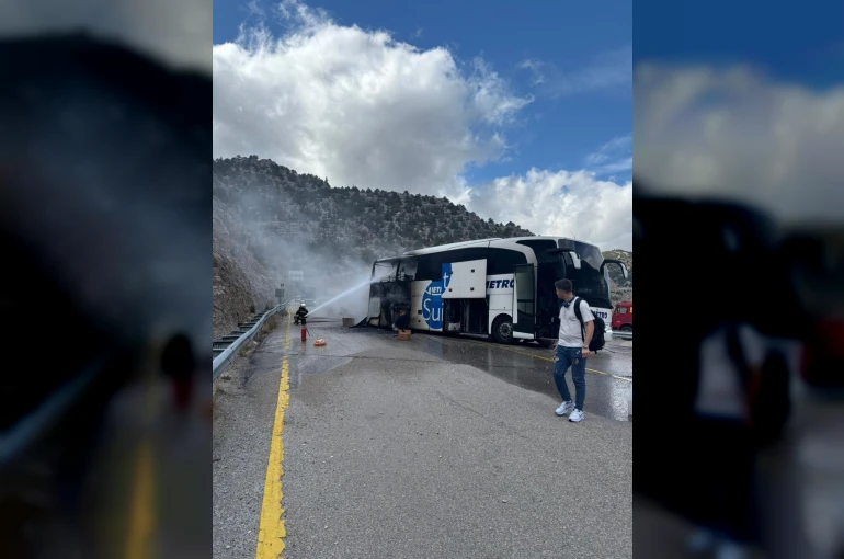 Yolcu otobüsü alev aldı