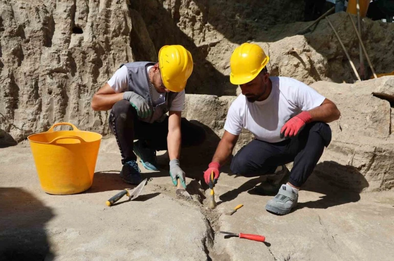 Yolun altından bin 500 yıllık tarih çıktı