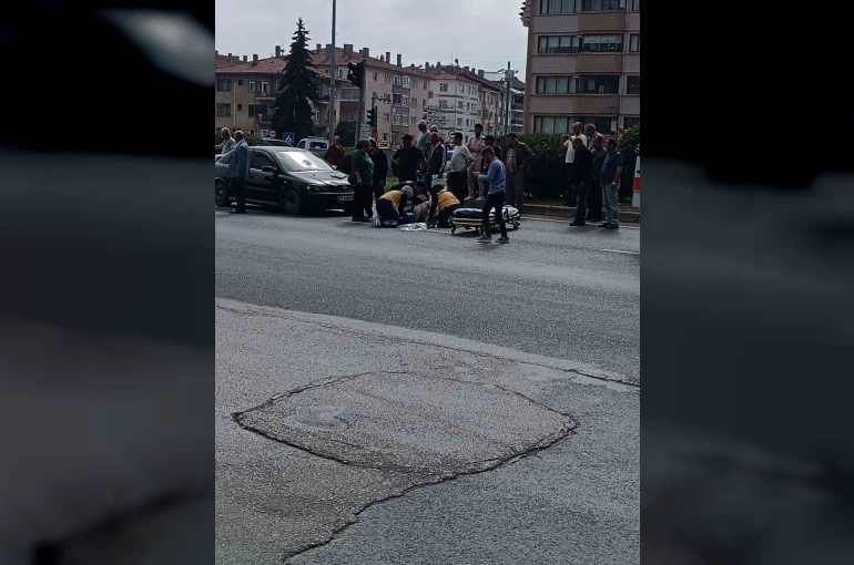 Yolun karşısına geçmek isteyen yayaya çarptı