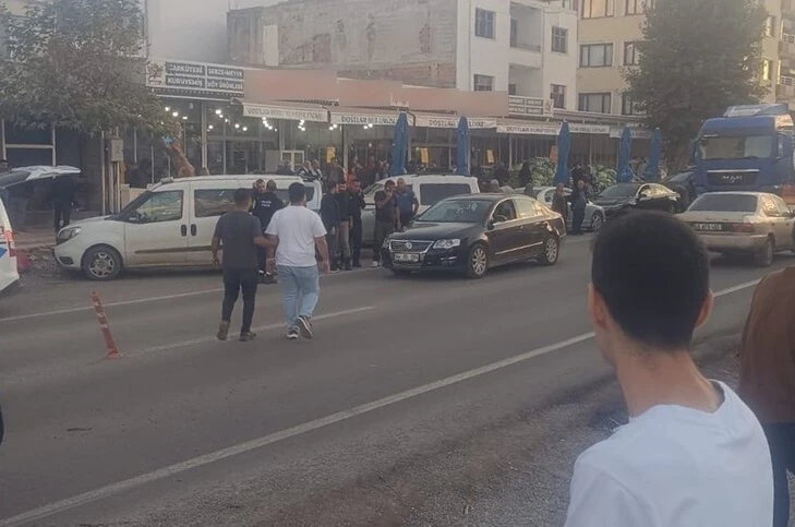 Yolun karşısına geçmeye çalışan yaşlı kadına tanker çarptı