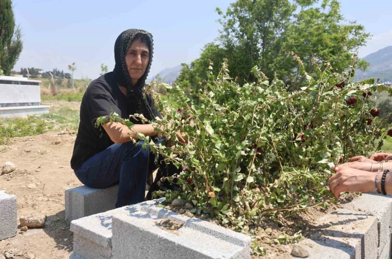 Yolunu gözlediği iki çocuğunun babası kazada can verdi