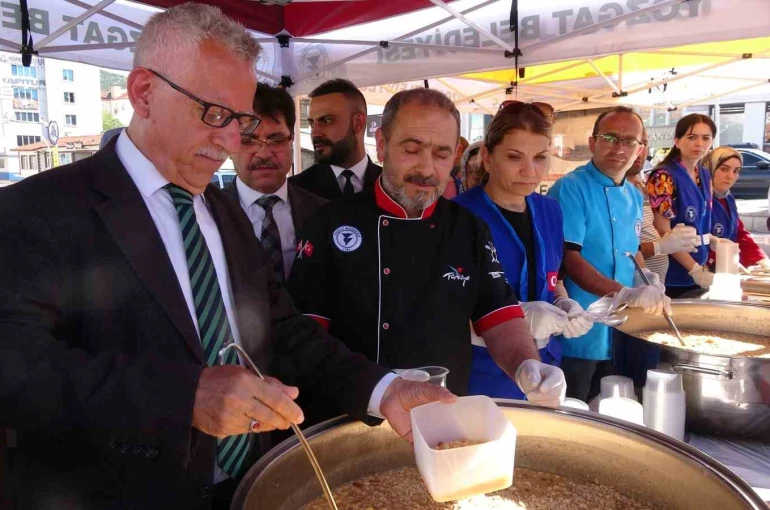 Yozgat Belediyesinden aşure ikramı
