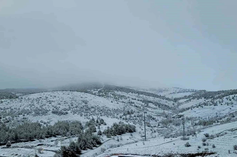 Yozgat’ta bahar ortasında kış manzarası