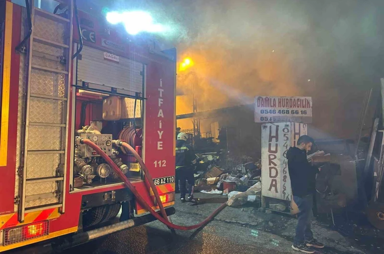 Yozgat’ta hurdacıda çıkan yangın söndürüldü