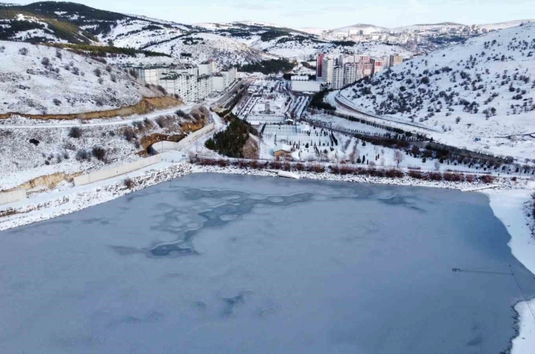 Yozgat’ta kar yağışının ardından soğuk hava etkili oldu, göletler dondu