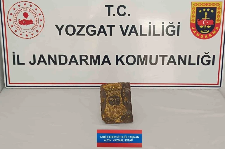 Yozgat’ta paha biçilemeyen altın yazma tarihi kitap ele geçirildi