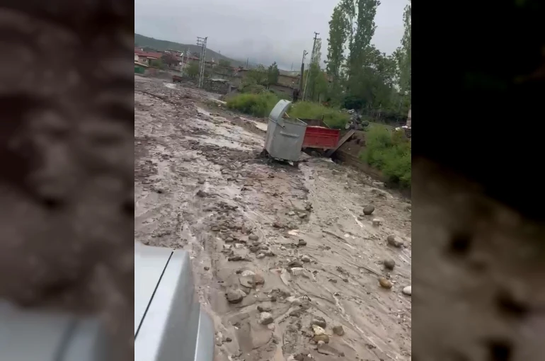 Yozgat’ta sel sonrası yollar temizlendi