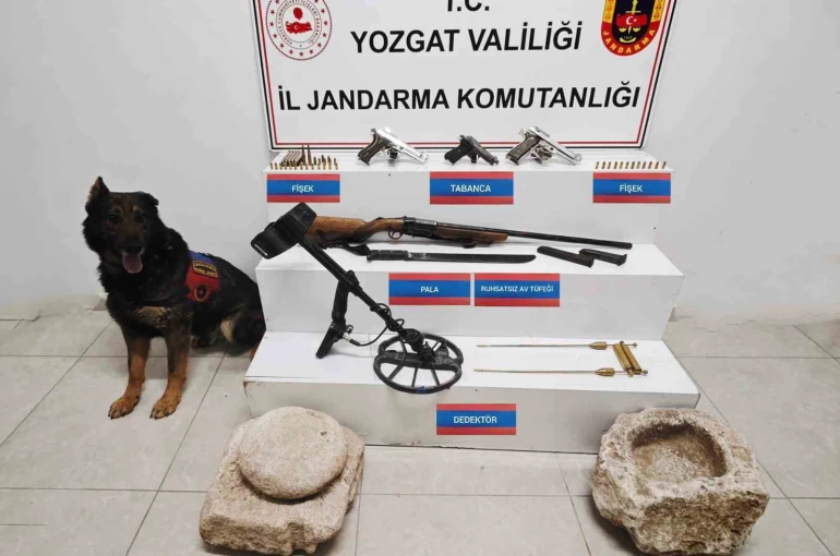 Yozgat’ta tarihi eser nitelikli obje ve silahlar ele geçirildi