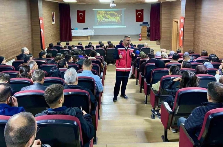 Yüksekova ve Çukurca’daki öğretmenlere acil durum eğitimi