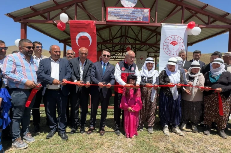 Yüksekova’da berivanlar gölgeliğe kavuştu 