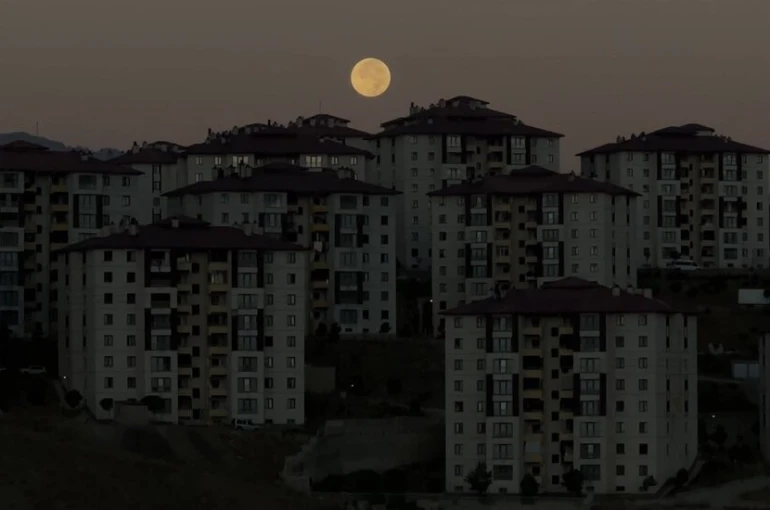 Yüksekova’da dolunay görsel şölen yaşattı