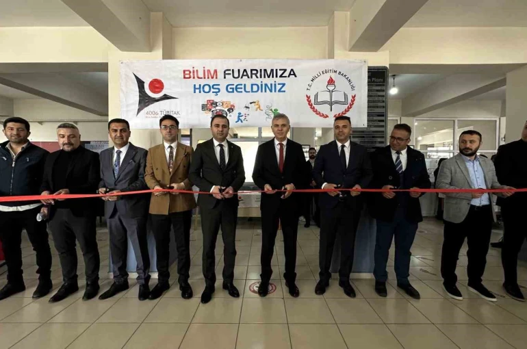 Yüksekova’da öğrencilerin bilimsel çalışmaları görücüye çıktı