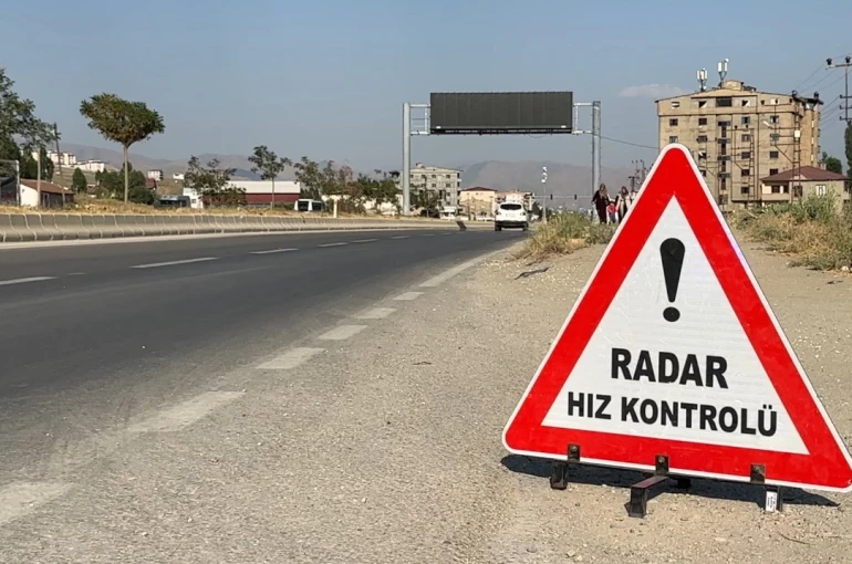 Yüksekova’da trafikte hız denetimi