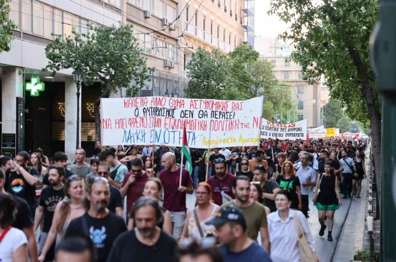 Yunanistan’da polisin açtığı ateş sonucu ölen otizmli genç için protesto düzenlendi
