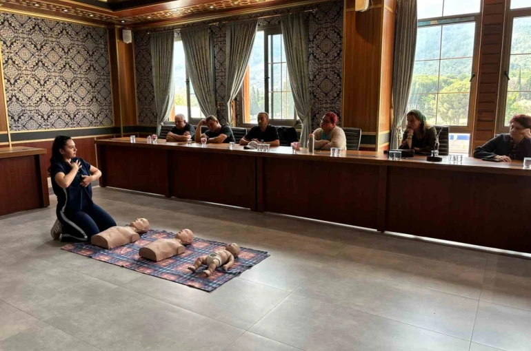 Yunusemre Belediyesi personeline ilkyardım eğitimi