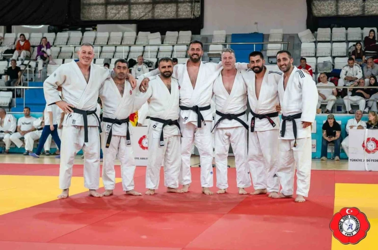 Yunusemre Belediyespor Türkiye ikincisi oldu