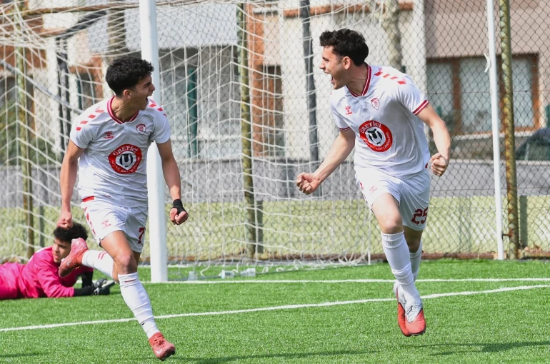 Yunusemre Belediyespor üst üste üçüncü kez şampiyon