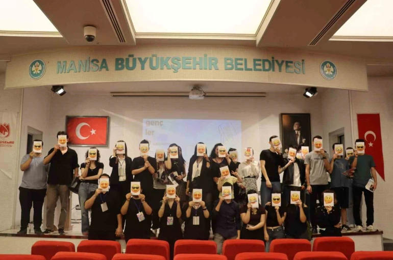 Yunusemre’de gençler ‘Açık mikrofon’ etkinliğinde söz aldı