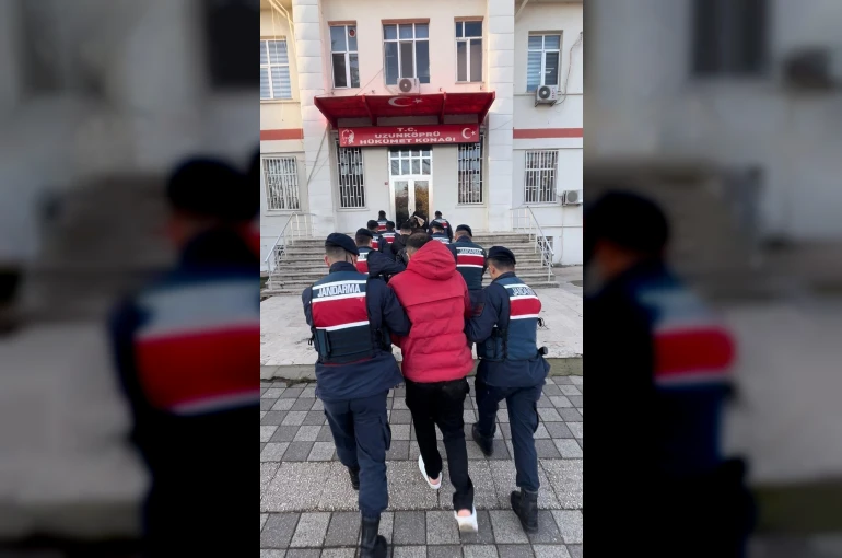Yurt dışına kaçmak isterken yakalanan 5 kişi tutuklandı