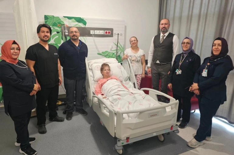 Yürüyemeyen hasta başarılı ameliyatla yeniden ayağa kalktı