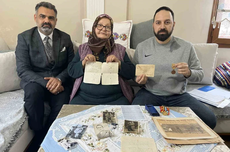 Yüzünü görüp, sesini duymadığı şehit babasının kendisi için yazdığı 75 yıllık mektubu yıllardır saklıyor