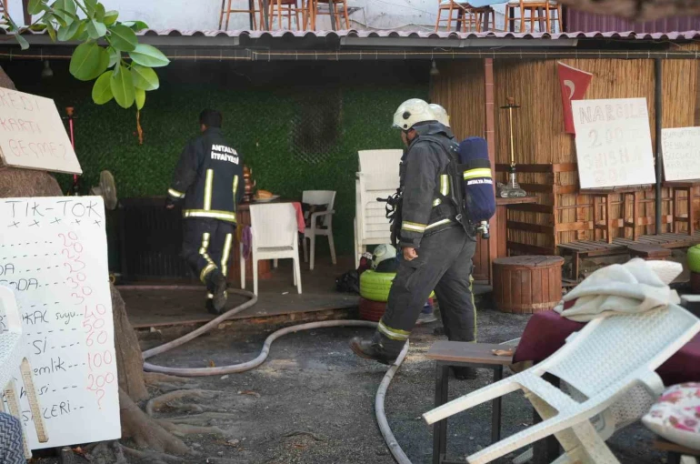 Zabıtanın yer işgali uyarısına kızdı, dükkanını ateşe verdi