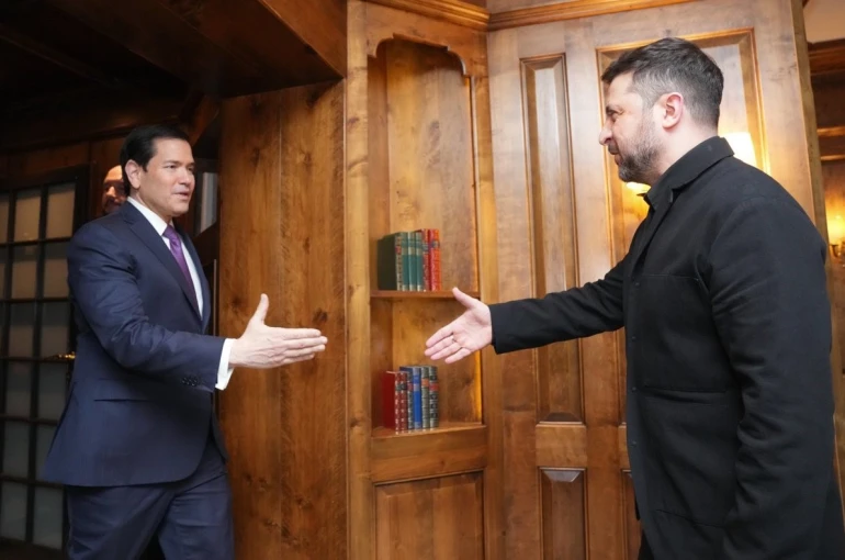 Zelenskiy, barış görüşmeleri öncesinde ABD Dışişleri Bakanı Rubio ile bir araya geldi