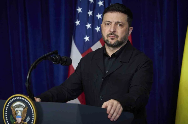 Zelenskiy: "Bu sözde ‘konut saldırısı’ hikayesi, Rusya’nın savaşı sona erdirmek için gerekli adımları atmayı reddetmesini meşrulaştırmak için uydurulmuş bir yalandır"