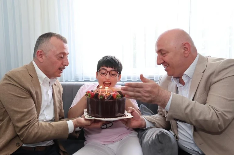 Zeynep Asya’ya Büyükakın’dan doğum günü sürprizi